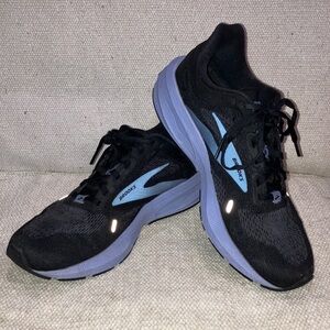 Brooks women’s size 8 Wide speed neutral Launch 9 Athletic running shoes